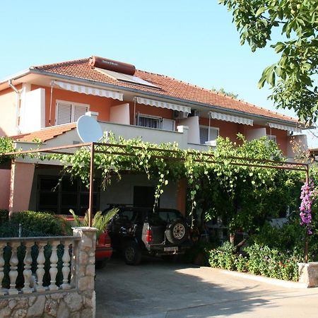 Apartments And Rooms Dobrila Jelsa  Quarto foto