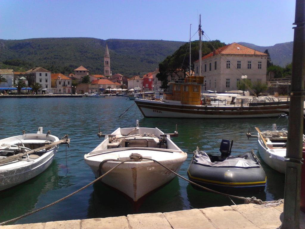 Apartments And Rooms Dobrila Jelsa  Exterior foto