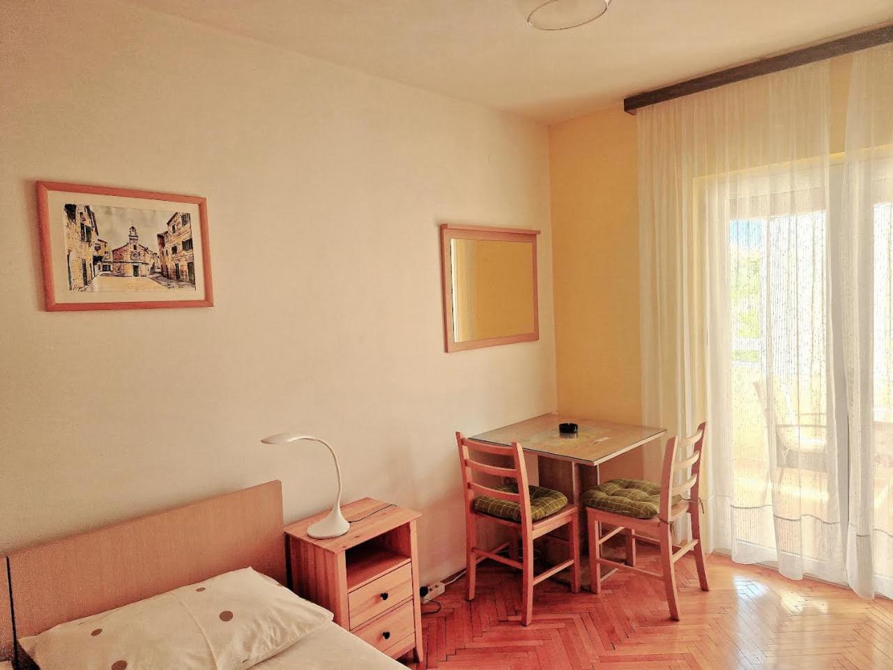 Apartments And Rooms Dobrila Jelsa  Quarto foto