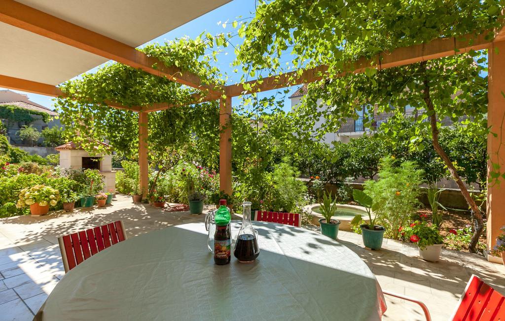 Apartments And Rooms Dobrila Jelsa  Exterior foto