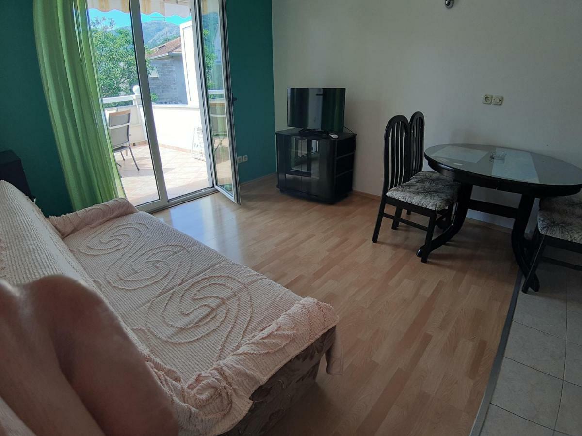 Apartments And Rooms Dobrila Jelsa  Exterior foto
